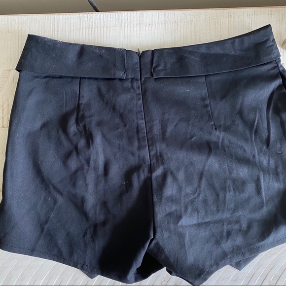 Boutique Envelope Skort - Picture 2 of 5